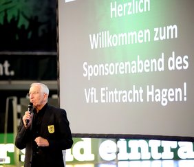 Eintracht-Präsident Detlef Spruth begrüßte die rund 120 geladenen Gäste.